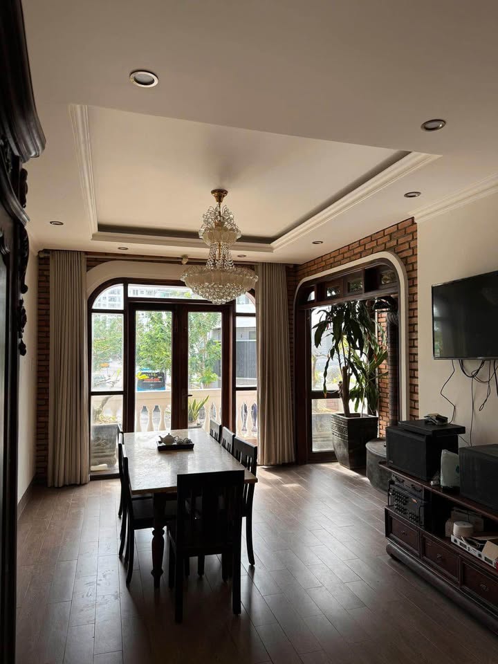 Nhà 3 tầng KĐT Hà Quang 2, 112m² giá 14.5 tỷ - Thiết kế sang trọng, đầy đủ tiện nghi!