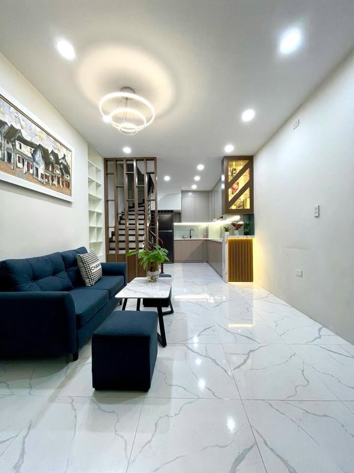 Nhà riêng Hoàng Hoa Thám, Quận Tây Hồ 175m² giá 9.x tỷ - Lô góc ánh sáng tràn ngập!