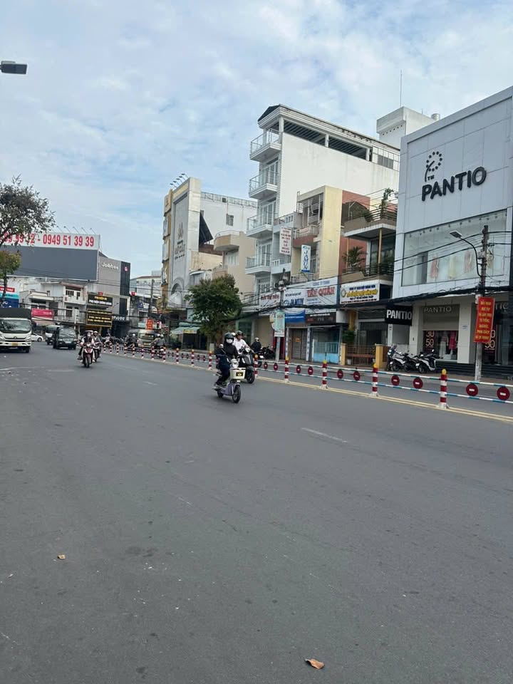 Nhà mặt tiền Lý Tự Trọng, Quận Ninh Kiều, 102m² - Mặt bằng trống cho thuê kinh doanh