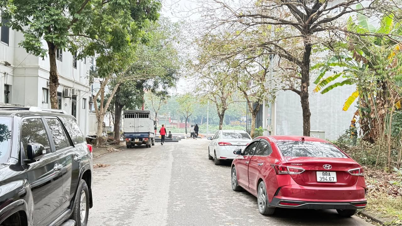 Bán gấp FrontHouse 126m² mặt tiền 8.5m - Vị trí đẹp gần hồ tại Đông Hưng