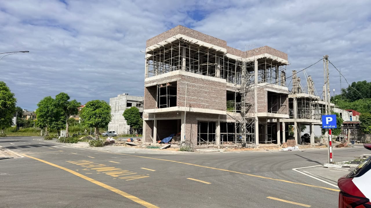 Đất nền Casamony 105m² giá 3.85 tỷ - Vị trí đắc địa gần lô góc!