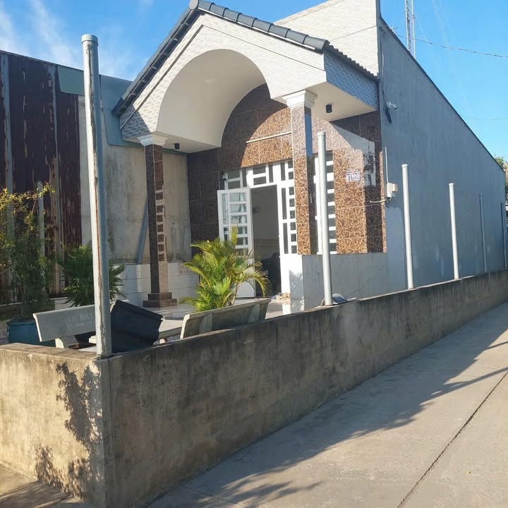 Nhà cho thuê 138m² mặt tiền kênh trung ương Vĩnh Lộc A - Giá 5.5 triệu, sẵn sàng vào ở!