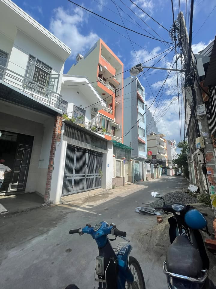 Nhà phố 1 trệt 1 lầu tại Nguyễn Khánh Toàn, Nha Trang 58.6m² giá 6.9 tỷ - Chính chủ bán gấp!