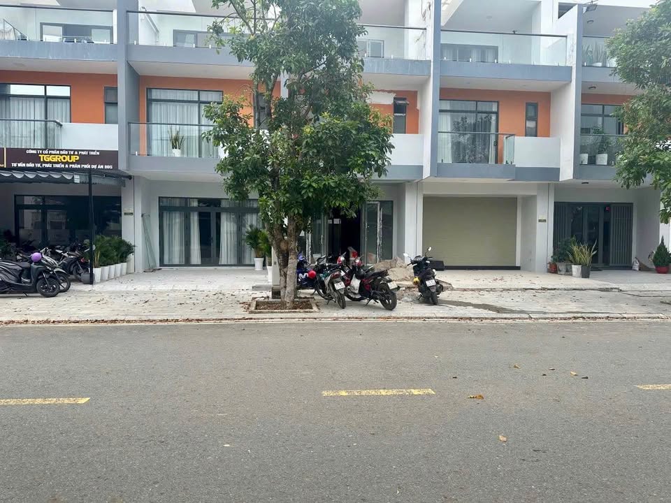 Shophouse The Capella Garden Nha Trang 100m² giá 8.8 tỷ - Vị trí đắc địa cho kinh doanh!