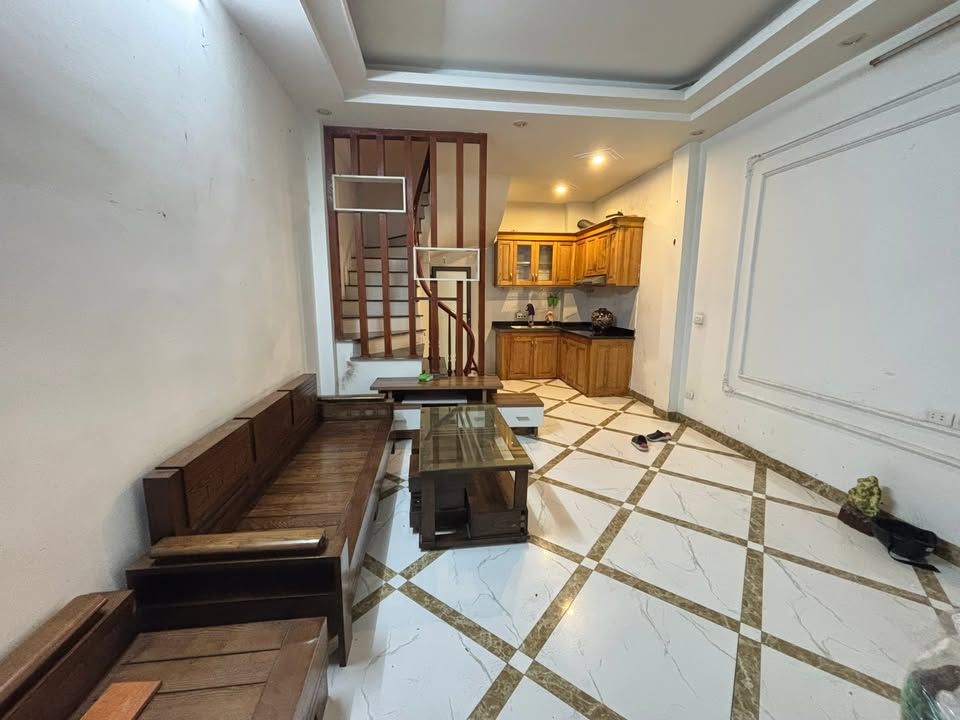 Nhà 5 Tầng tại Lĩnh Nam, Hoàng Mai 8.5 triệu - Phù hợp cho gia đình hoặc nhóm