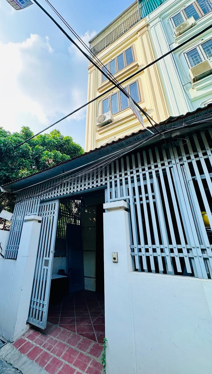 Nhà nguyên căn 42m² phố Vĩnh Hưng, Hoàng Mai giá 12 triệu - Phù hợp cho văn phòng và hộ gia đình!