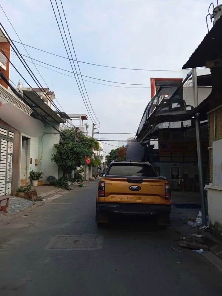 Nhà C4 hẻm xe hơi Lê Văn Quới, Bình Tân 56m² giá 5 tỷ - Tiện ích đầy đủ, sẵn sàng ở ngay!