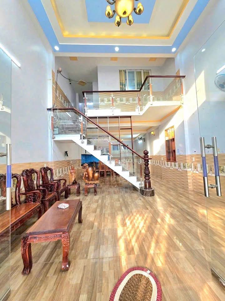 Nhà đẹp Dĩ An 116m² giá 4.25 tỷ - Thiết kế sân xe hơi 7 chỗ!