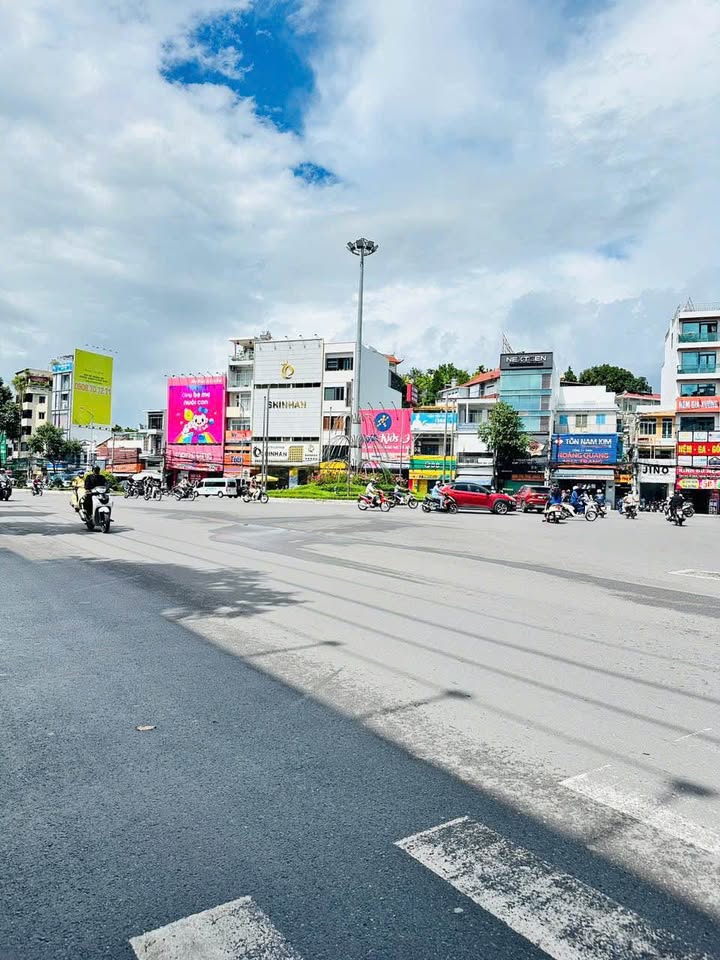 Nhà mặt tiền Thái Nguyên, Nha Trang 65m² giá 11.7 tỷ - Vị trí đắc địa cho kinh doanh