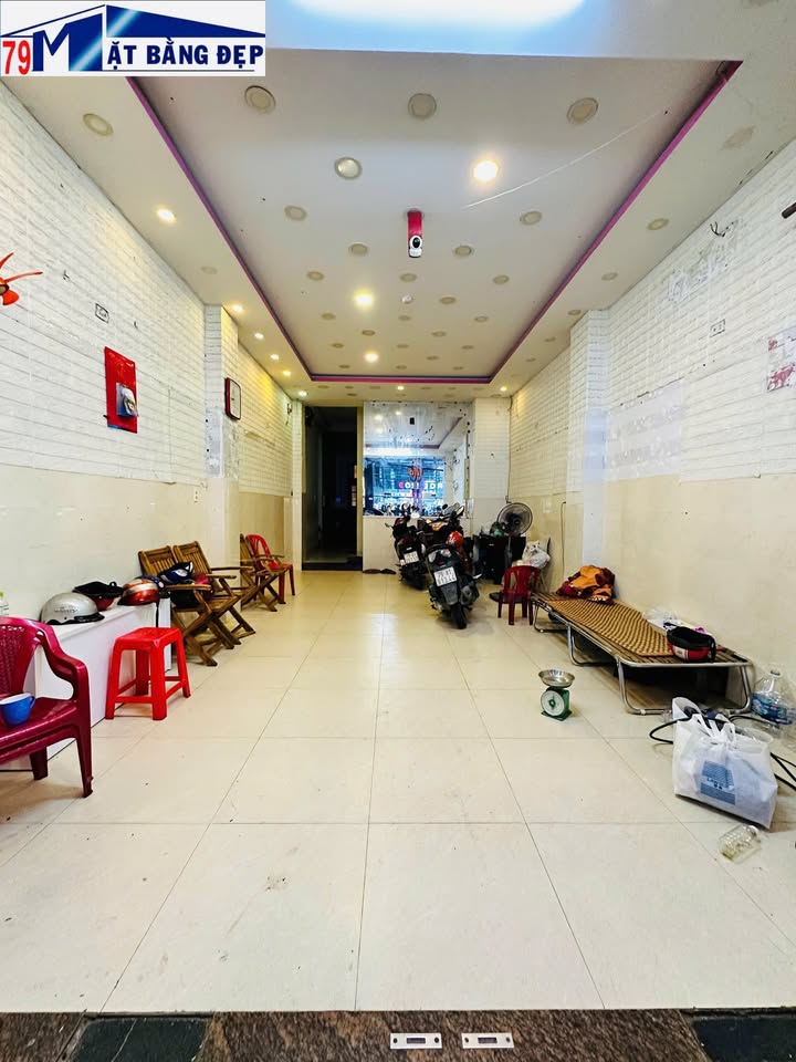 Cho thuê mặt bằng phố Tây Nha Trang 100 triệu - Kinh doanh đa dạng, vị trí đắc địa!