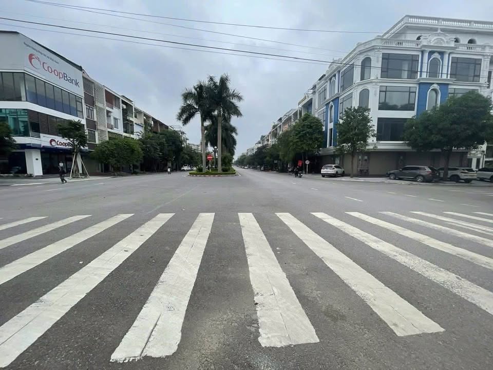 Bán nhà FrontHouse Lạc Long Quân 87.5m² giá 11 tỷ - Thiết kế hiện đại, kinh doanh thuận lợi!