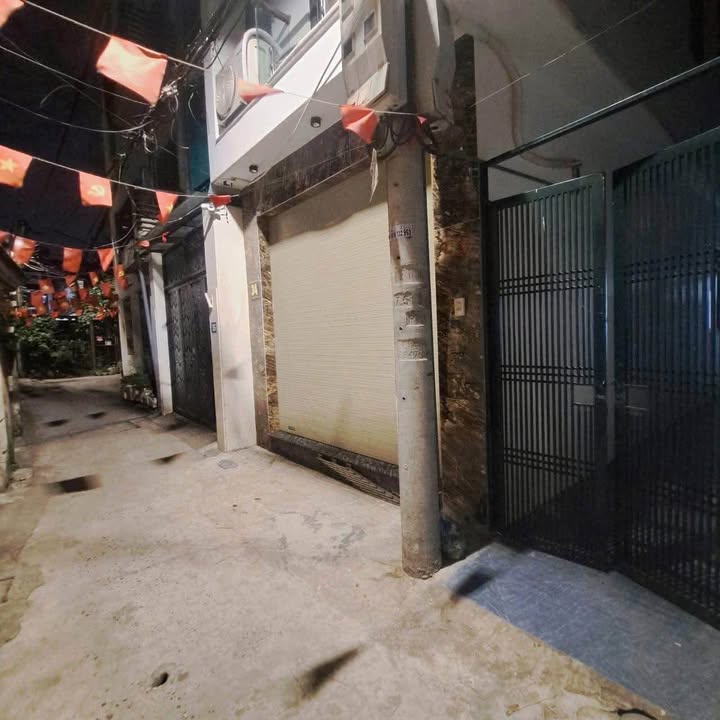 Bán nhà 6 tầng Việt Hưng 45m² giá 6.9 tỷ - Sổ đỏ chính chủ, giao dịch ngay!