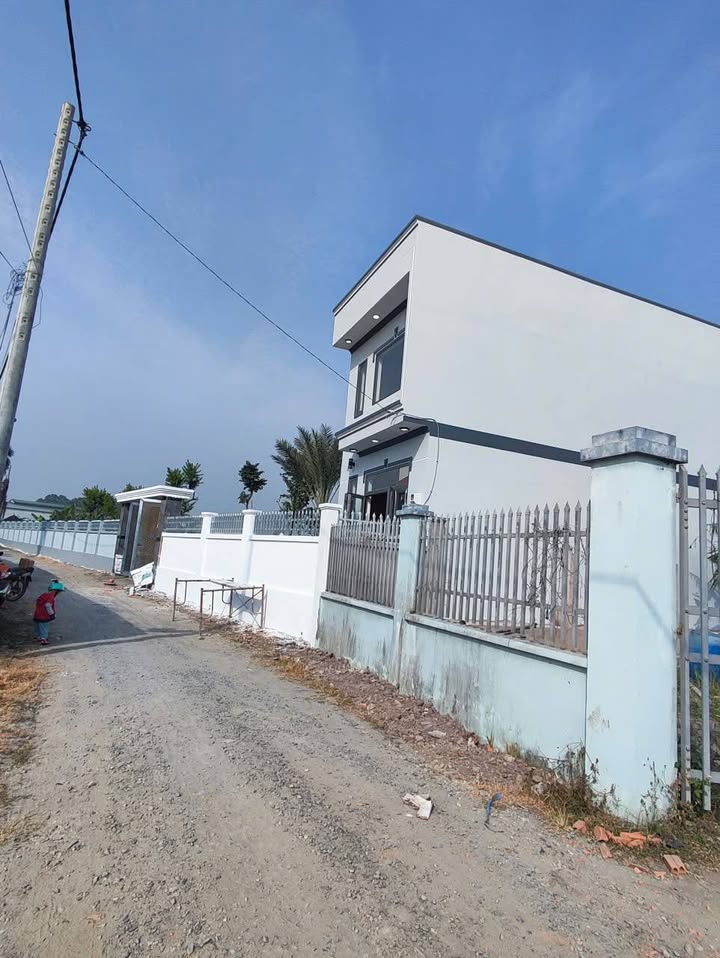 Nhà vườn đẹp tại xã Tân Phú Trung, Củ Chi 800m² giá 5 tỷ - Gần trung tâm hành chính!