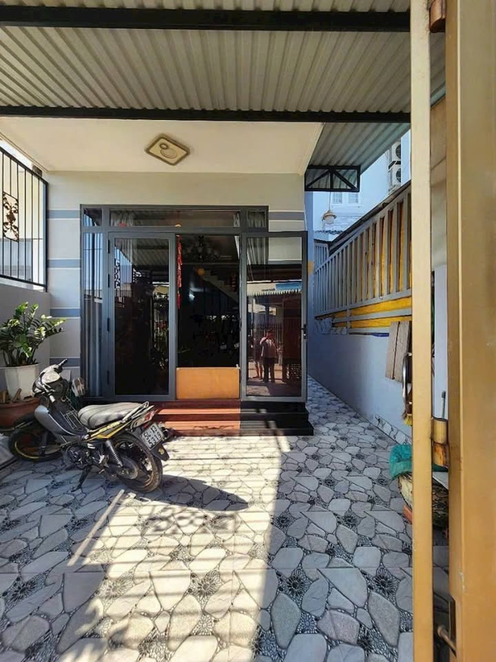 Nhà 1 trệt 2 lầu Tân Thông Hội, Củ Chi 183m² giá 3.8 tỷ - Hoàn công đầy đủ!