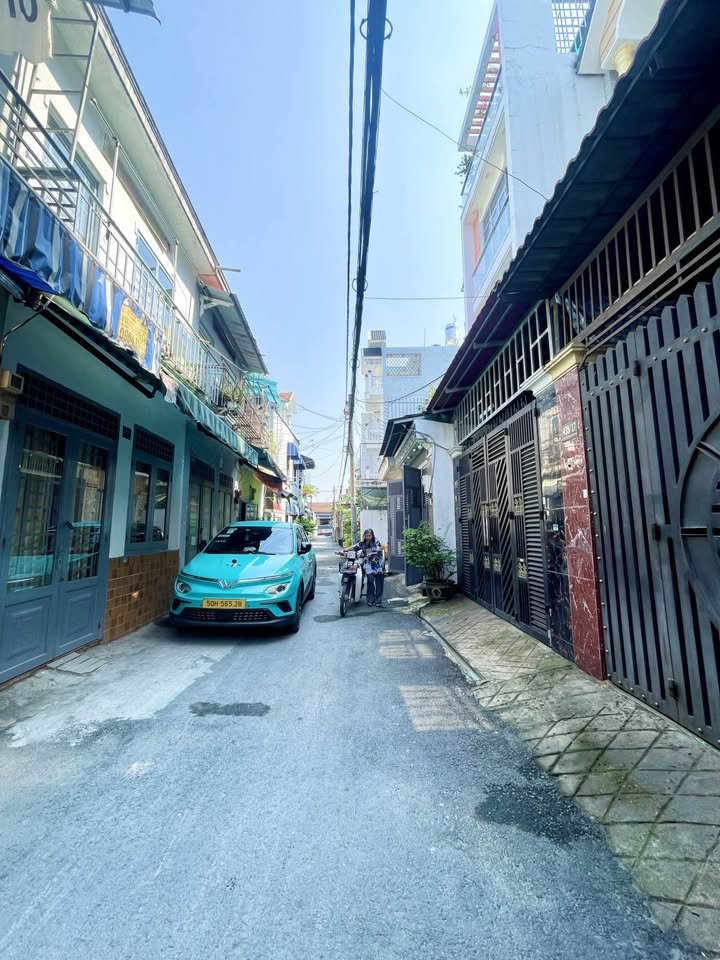 Nhà phố Tân Thới Hiệp, Quận 12 100m² giá 6 tỷ - Hẻm xe hơi, thuận tiện di chuyển!