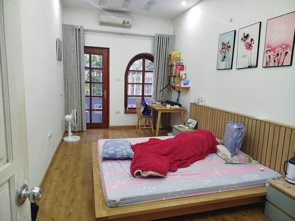 Bán nhà phố Hào Nam, Đống Đa 34m² giá nhỉnh 10 tỷ - Kinh doanh sầm uất!