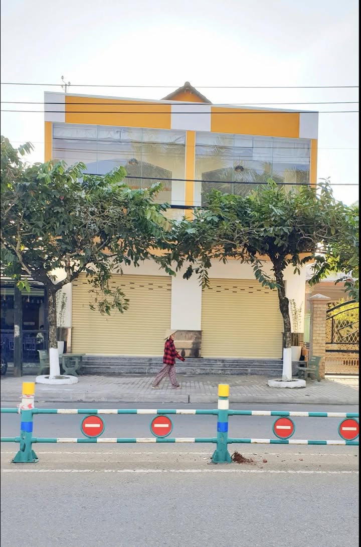 Nhà phố 1 trệt 1 lầu đường Nguyễn Thị Minh Khai - Long Khánh 82m² giá 9 tỷ - Thương lượng ngay!