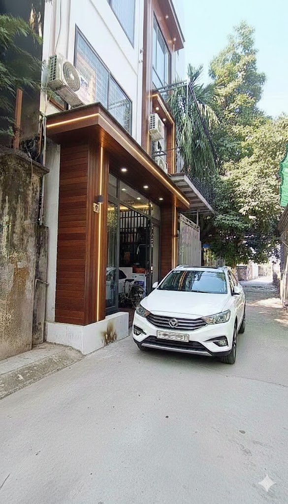 Nhà đẹp Thạch Bàn 42m² giá thương lượng - Ô tô vào nhà, full nội thất!