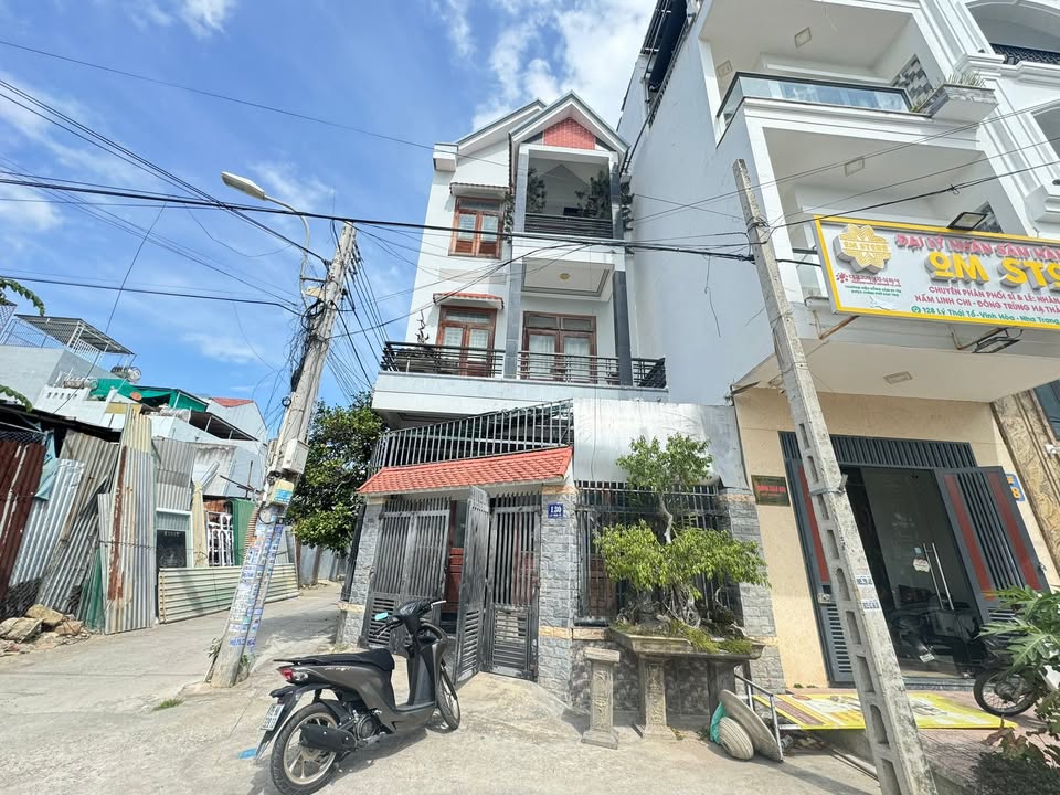 Cho thuê nguyên căn 3 tầng góc 2 mặt tiền Lý Thái Tổ - Nha Trang, giá thỏa thuận - Phù hợp cho gia đình và công ty