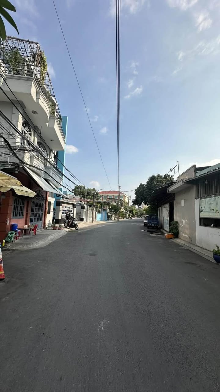 Nhà mặt tiền hẻm nhựa 10m Nguyễn Khoái, 30m² giá chỉ 5 tỷ - Kinh doanh đa ngành!