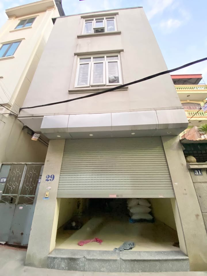 Nhà cho thuê 3 tầng tại Lĩnh Nam, giá 4.5 triệu - Không gian thoáng mát, đầy đủ tiện nghi!