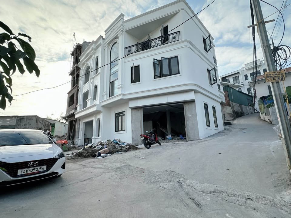 Nhà 3 tầng đẹp tại Cao Xanh, Hạ Long 68m² - Thiết kế sang trọng, giá hợp lý!