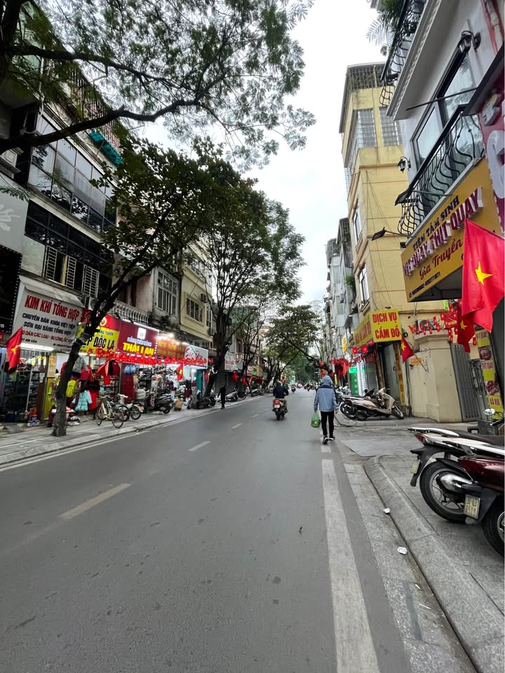 Nhà mặt phố Đội Cấn, Ba Đình 116m² giá thỏa thuận - Kinh doanh sầm uất!