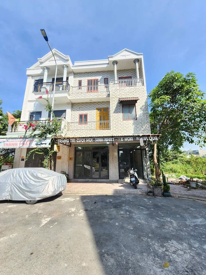 Nhà phố KDC Tân Đông Hiệp 83.8m² giá 4.4 tỷ - Thiết kế hiện đại, sổ hồng riêng!