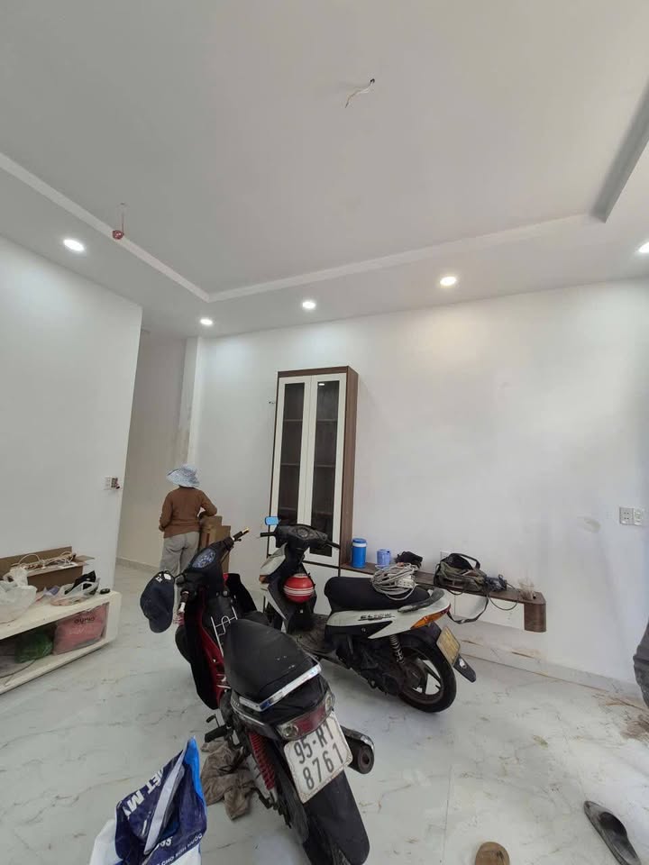 Nhà Bà Điểm Hóc Môn 56m² giá 3.45 tỷ - Sổ hồng chính chủ, Full nội thất!