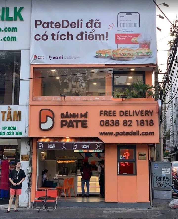 Cho thuê FrontHouse 19m² tại Nguyễn Thị Minh Khai, Quận 1 - Căn góc 2 mặt tiền dễ khai thác!