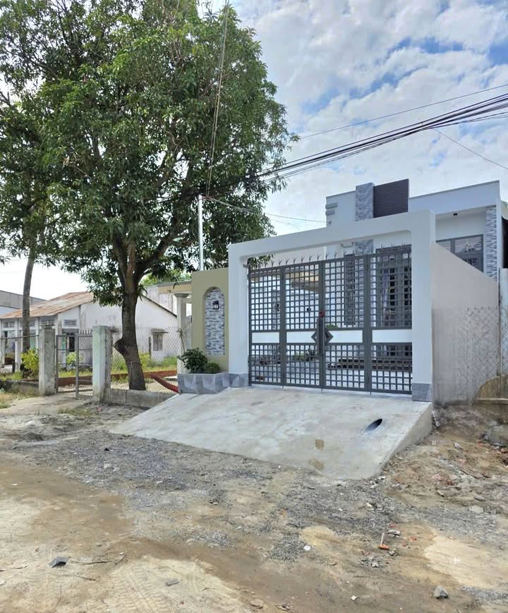 Nhà phố 40 Trần Phú, Phường Long Hoa, Tây Ninh 133.95m² - Thiết kế đẹp, chính chủ bán!