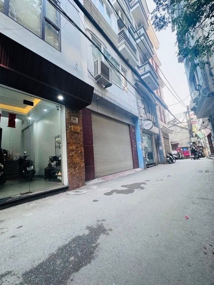 Nhà phố Dịch Vọng, Cầu Giấy, 225m² giá 18.5 tỷ - Kinh doanh, ô tô vào tận nhà!