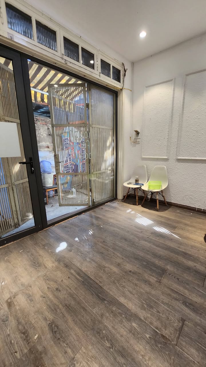 Nhà nguyên căn 5 tầng Bà Triệu 8 triệu - Không gian sang trọng, đầy ánh sáng!