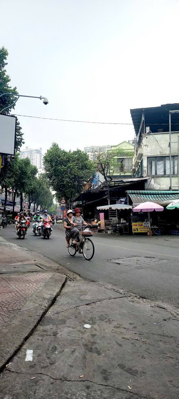 Nhà 5 Tầng Phường 10, Quận 4, 21m² giá 4.999 tỷ - Gần Phố Ẩm Thực Vĩnh Khánh!