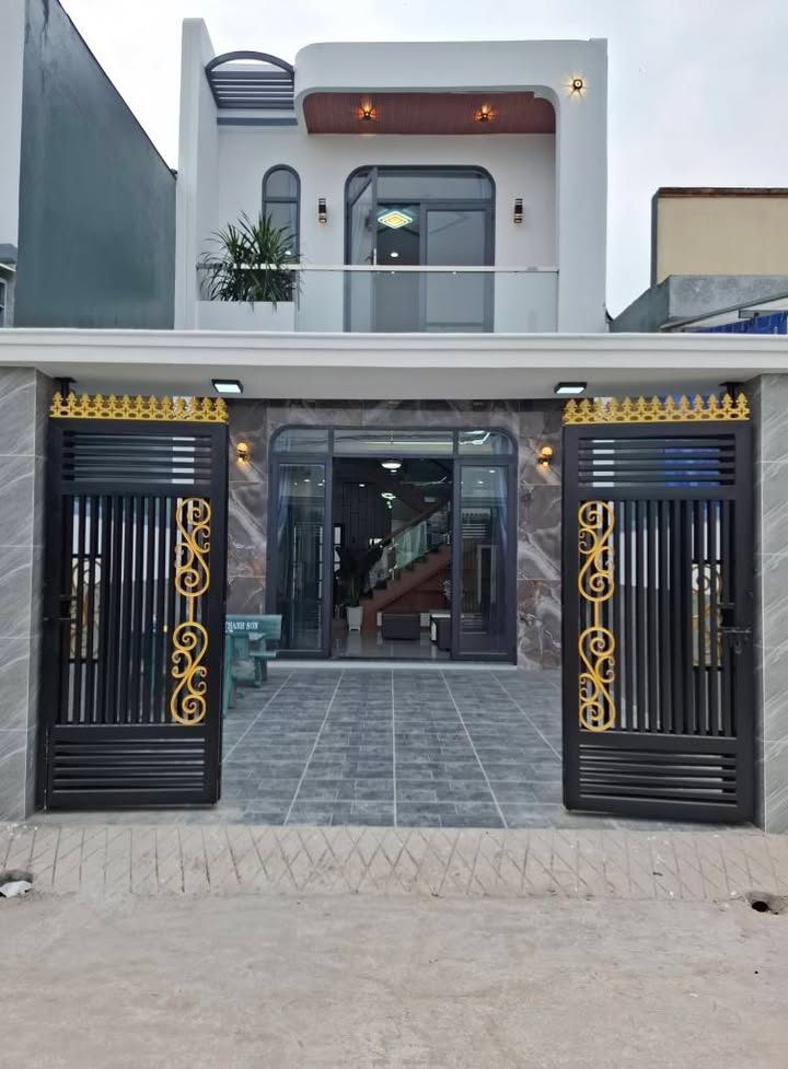 Nhà 2 mặt tiền tại Mỹ Hạnh Nam 90m² giá 2.6 tỷ - Sổ hồng riêng, thương lượng nhẹ!