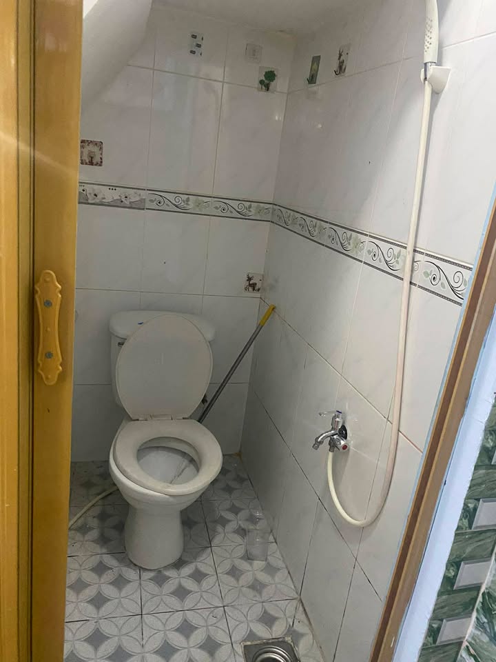 Nhà cho thuê Võ Văn Kiệt, Q5 - 28m² giá chỉ 10 triệu/tháng - Phù hợp cho gia đình và làm văn phòng!