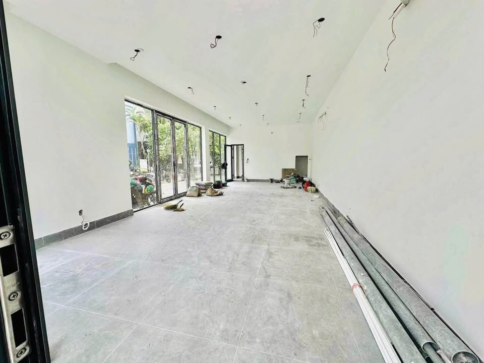 Cho thuê FrontHouse Trần Nhân Tông, Sơn Trà 115m² - Phù hợp cho Ngân hàng, Spa