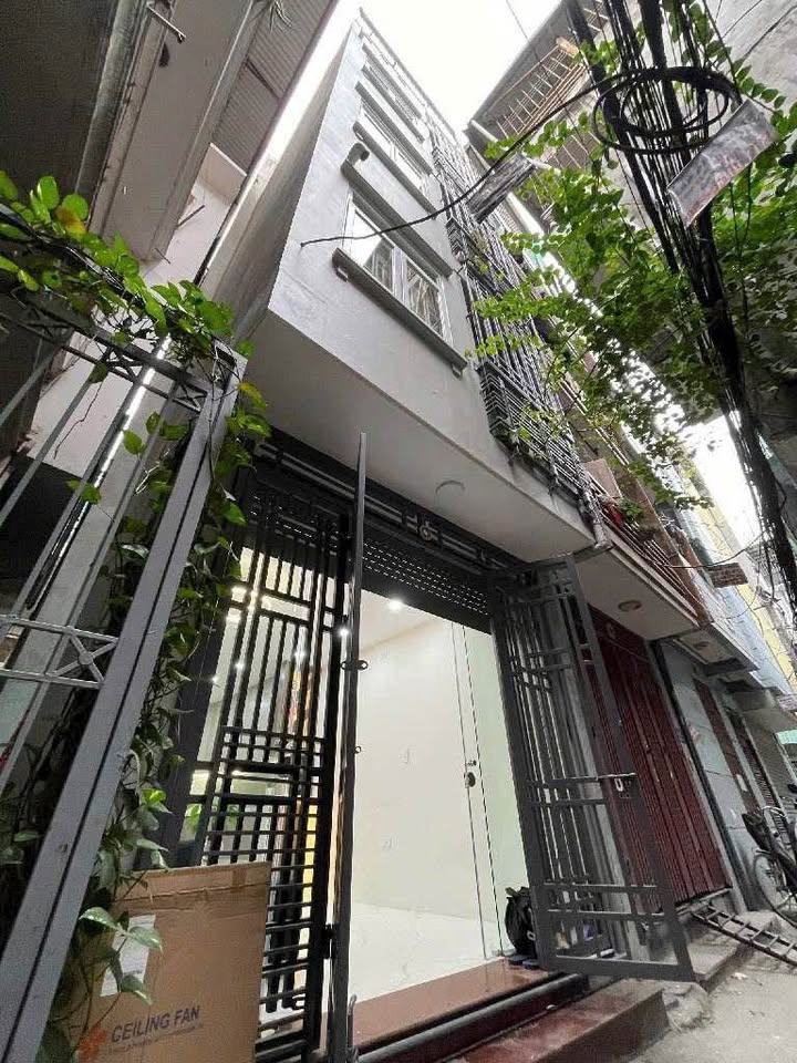 Nhà riêng Hoàng Hoa Thám Ba Đình 30m² giá 9.7 tỷ - Vị trí đẹp, thương lượng tốt!