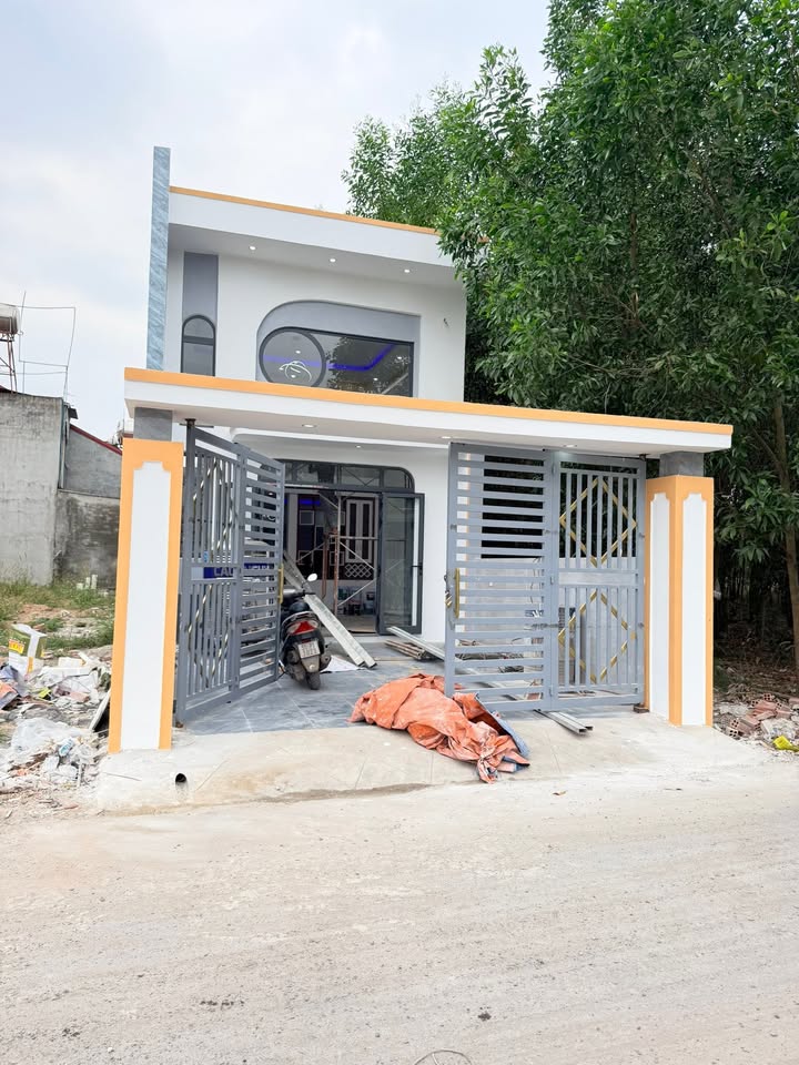 Nhà mới xây tại Liên ấp 4 An Viễn 114m² giá 1.8 tỷ - Thiết kế hiện đại, sang trọng!