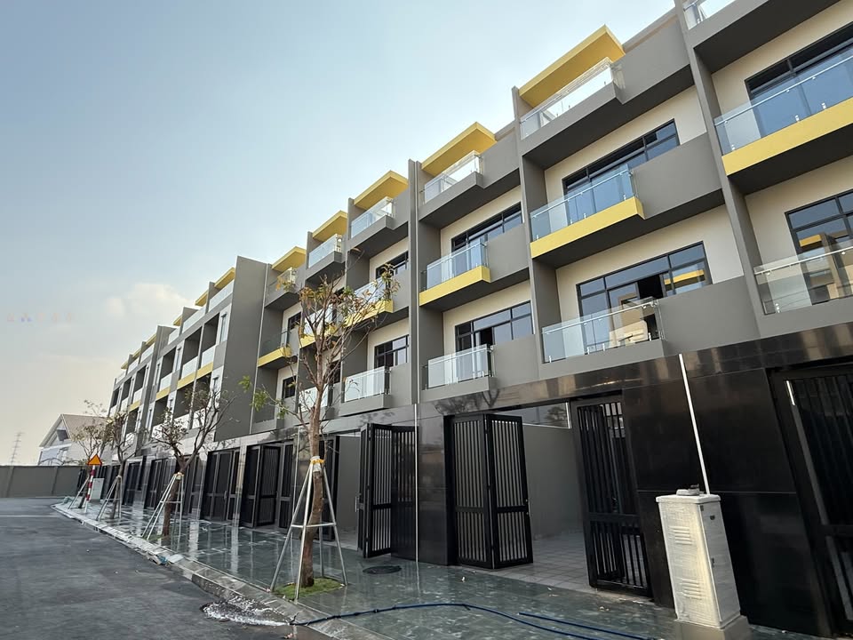 Nhà phố BCONS EDEN PARK Dĩ An 80m² giá chỉ 1,3 tỷ - Nhận nhà ở ngay!