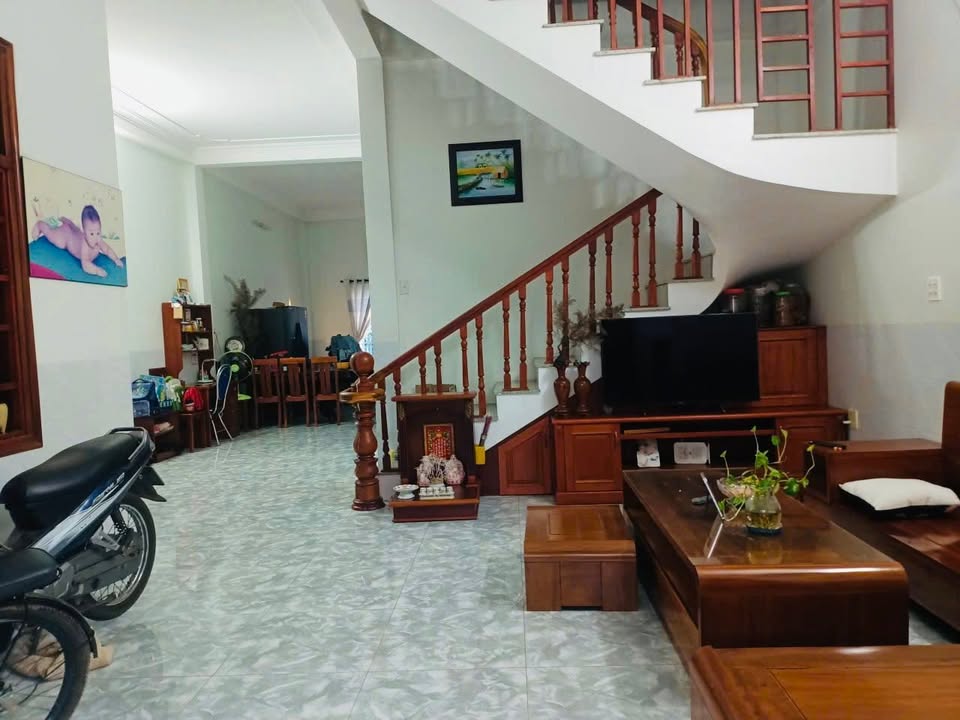 Nhà bán Trục Chính Bê Tông Tiến Lợi 120m² giá 1.9 tỷ - Cần bán gấp do chuyển công tác!