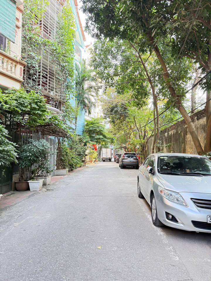 Nhà 5 tầng Lạc Long Quân, Tây Hồ 40m² giá 12.7 tỷ - Đầu tư lý tưởng!