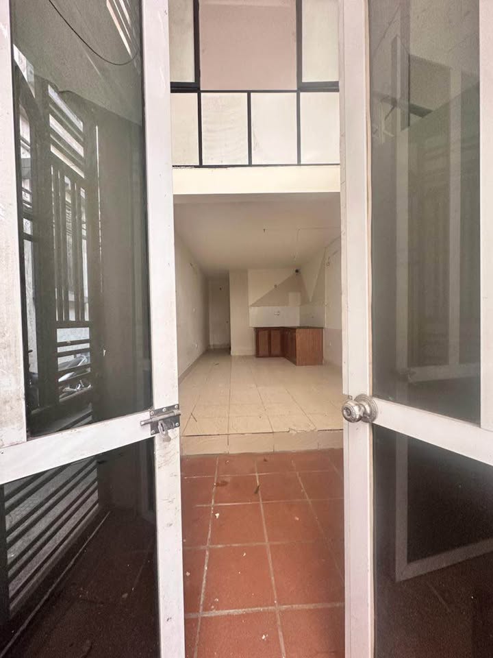 Nhà 2 tầng Xuân La, Tây Hồ 31m² giá 8 tỷ - Tiện ích đầy đủ, sổ giao dịch ngay!