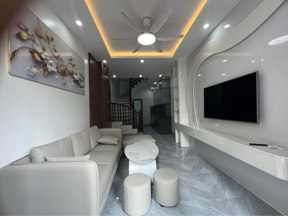 Nhà 5 tầng Lai Xá 30m² giá 5 tỷ - Nội thất xịn, gần Đại học Công nghiệp!