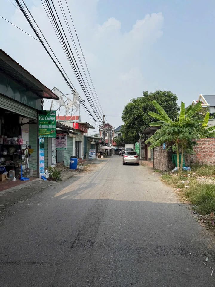 FrontHouse Trục Kinh Doanh Bá Hiến 71m² giá 2 tỷ - Vị trí đắc địa gần chợ và KCN!