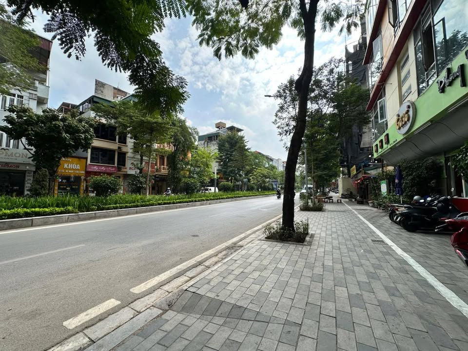 Nhà phố Lạc Long Quân, Tây Hồ 40m² giá 13.8 tỷ - Sẵn sàng vào ở ngay!