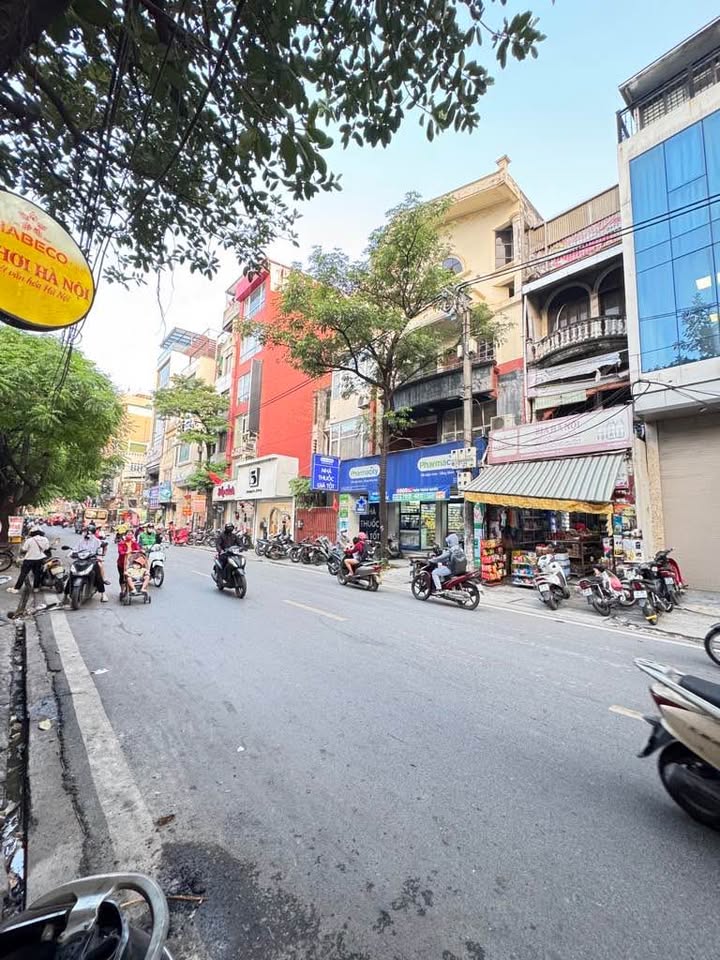 Nhà mặt phố Hoàng Văn Thái, Thanh Xuân 98m² giá nhỉnh 40 tỷ - Lô góc, ô tô tránh!