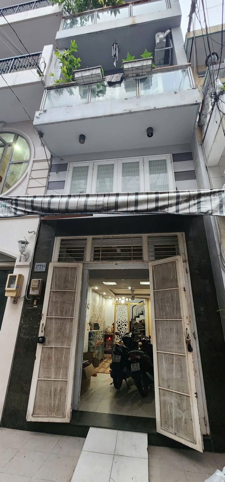 Cho thuê mặt bằng kinh doanh Trần Bình Trọng, Quận 10, 35m² - Đường rộng 10m, lề 2m thuận lợi!