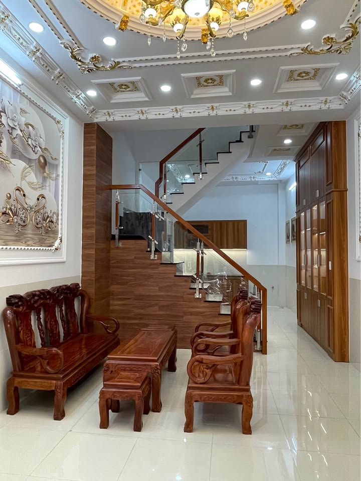 Nhà phố 4 tầng Hương Lộ 2 48m² giá 6.6 tỷ - Gần Đầm Sen, tiện di chuyển!