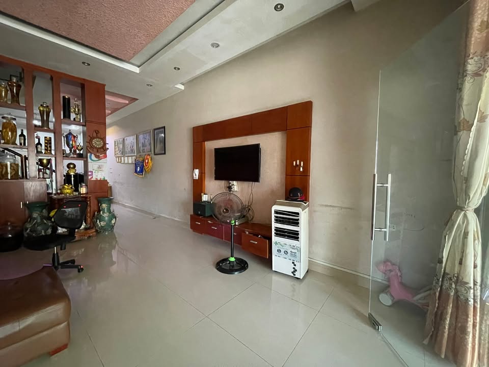 Nhà 1 trệt 1 lầu tại Nam Kỳ Khởi Nghĩa 100m² giá 5.3 tỷ - Thương lượng ngay!